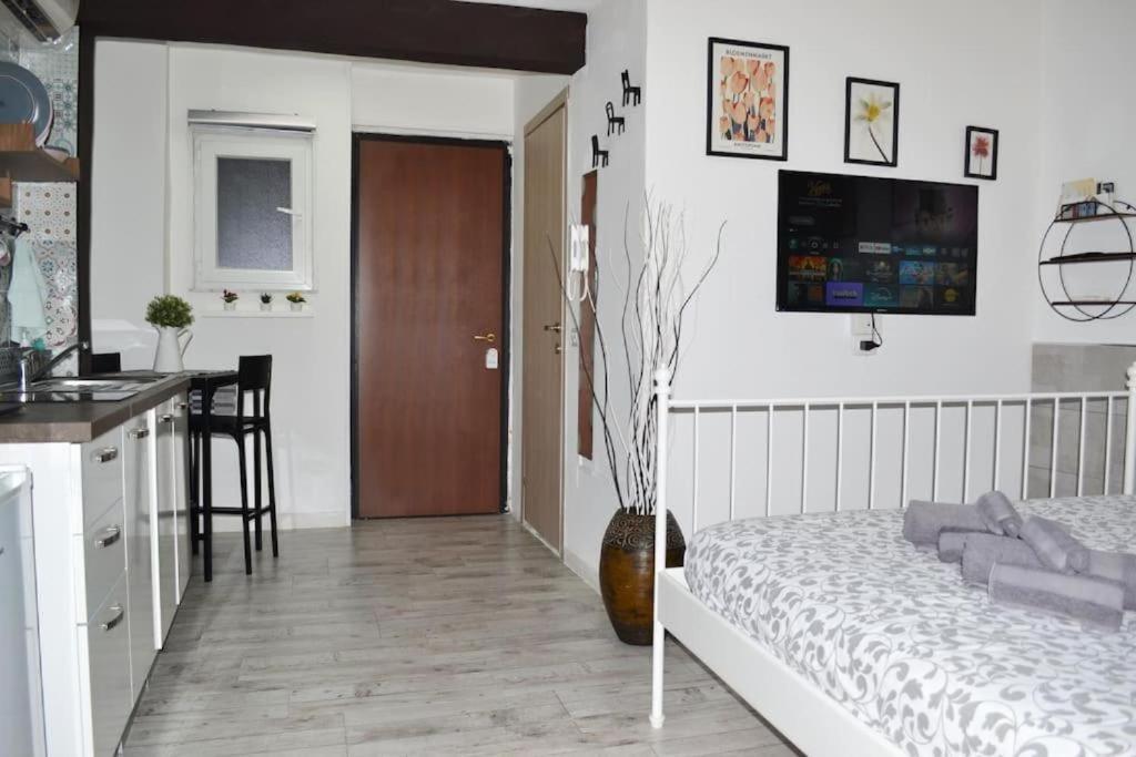 Casa Mya - Studio Flat Napels Buitenkant foto