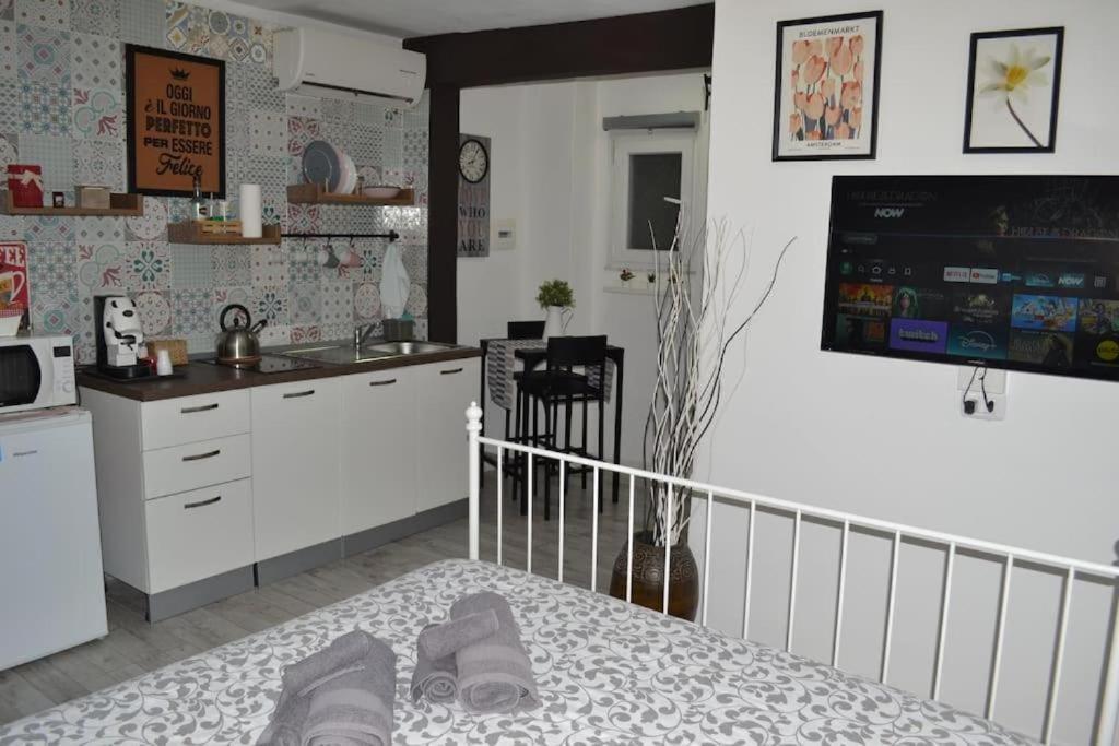Casa Mya - Studio Flat Napels Buitenkant foto